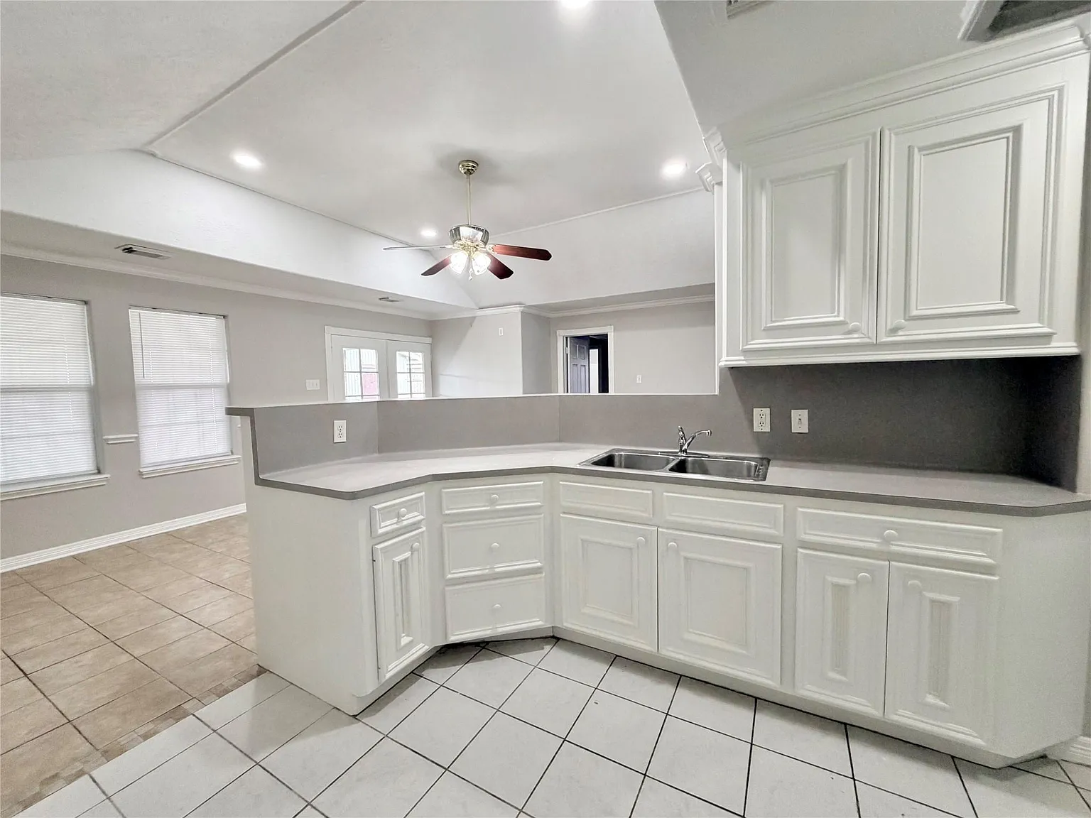3 bed, 2.0 bath, 1778 sqft, $1,950 — Photo 2