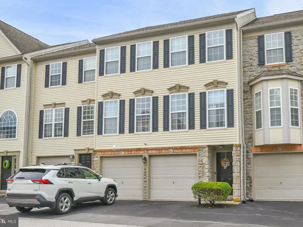 2722 Hunters Crest Dr #24, York, PA 17402