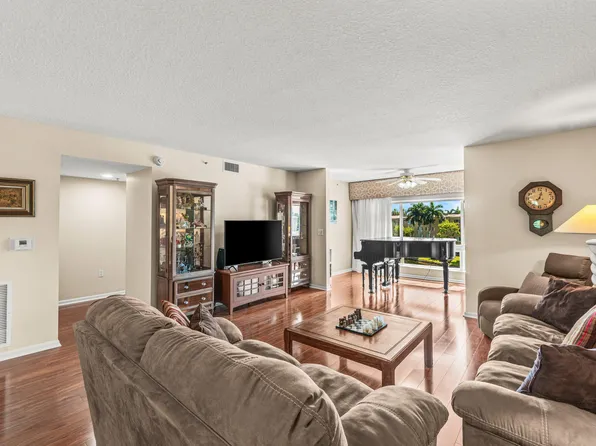 12560 Majesty Circle #401, Boynton Beach, FL 33437