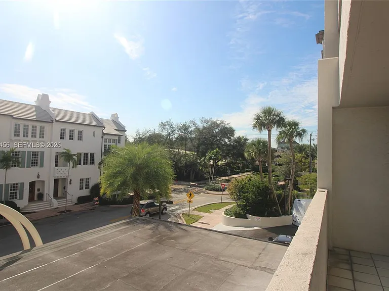 441 Valencia Ave #202 — Photo 7