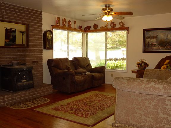 4th image of 906 Terrace Dr