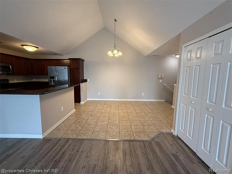 8413 Heywood Cir — Photo 8
