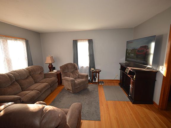 3rd image of 413 W Clifton Ave