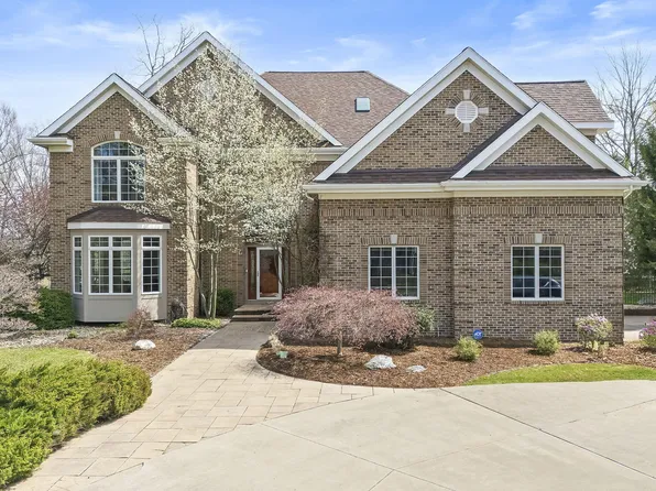 4915 N Stockbridge Dr, Saint Joseph, MI 49085