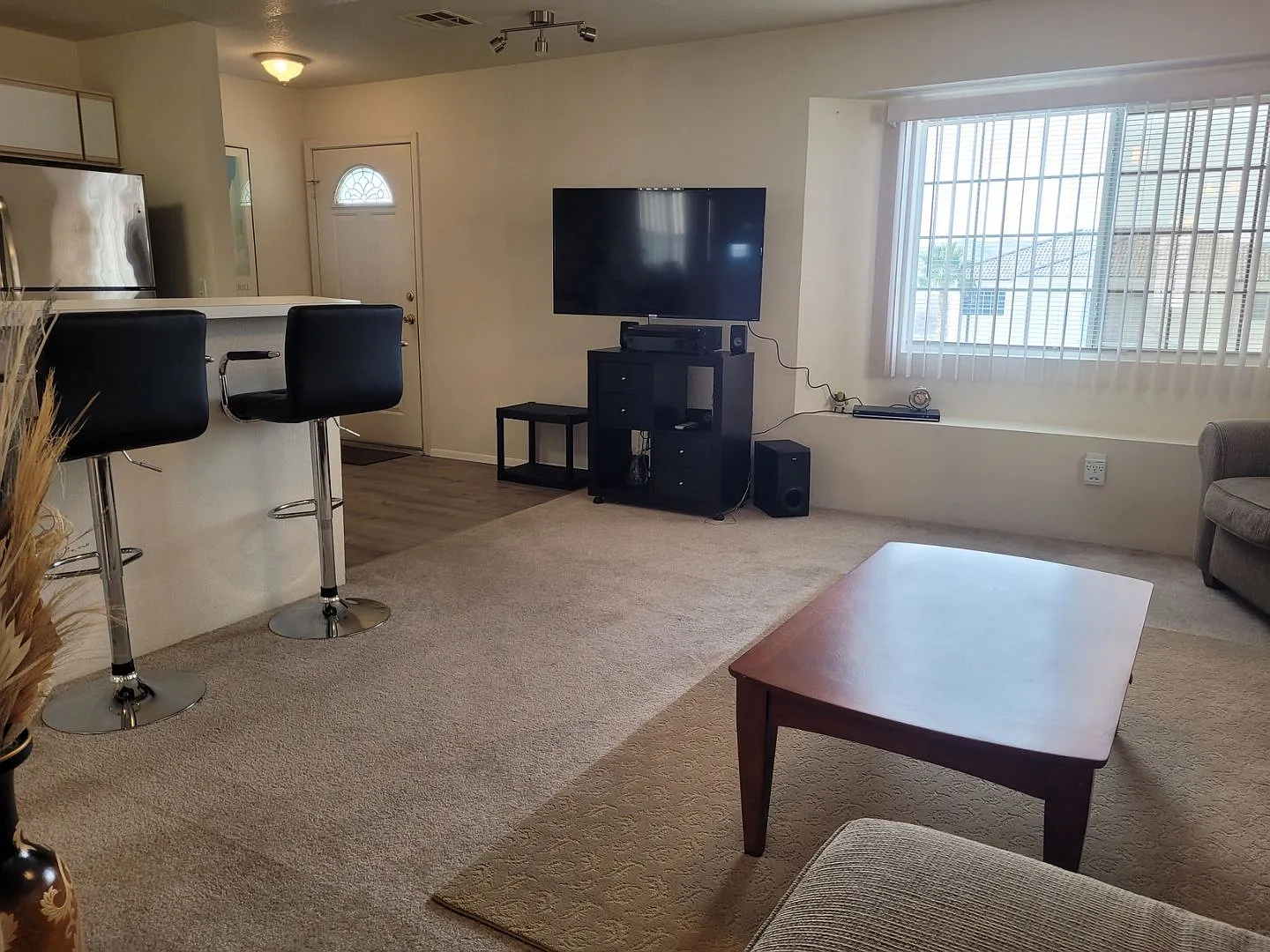 Charming 1-Bedroom Apartment for Short-Term Rental in the Heart of Bullhead City! — Photo 4