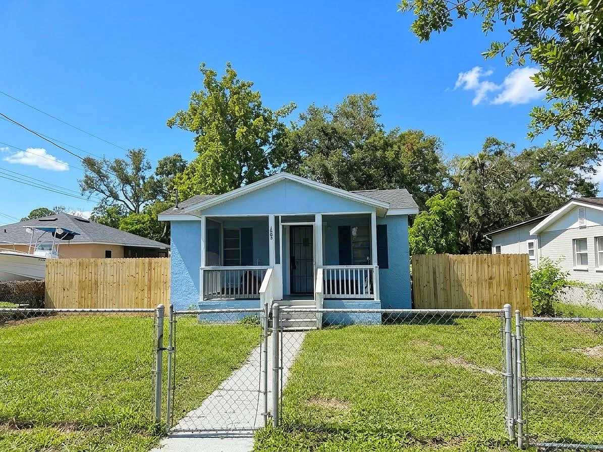 3 bed, 960 sqft, $2,100 — Photo 2