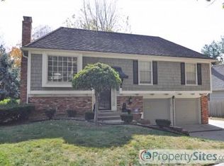 10715 W 96th St, Overland Park, KS 66214