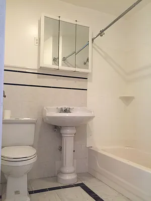 Rented by Bedford Realty USA Corp | media 31