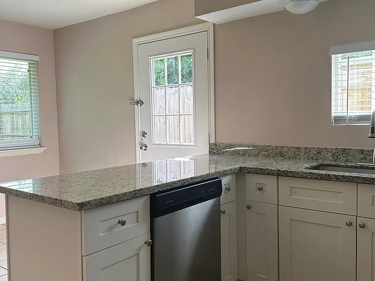 1222 Ravenscourt Dr — Photo 9