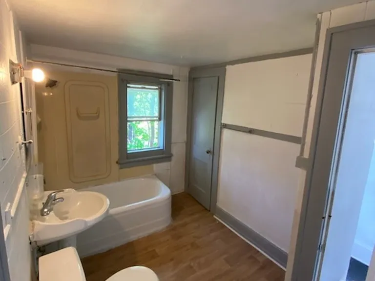 219 S Johnston Ave — Photo 10