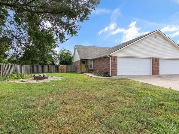 910 NW A St APT 2, Bentonville, AR 72712