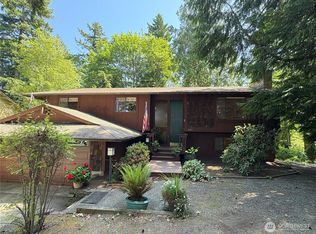 820 Cherry Ave NE, Bainbridge Island, WA