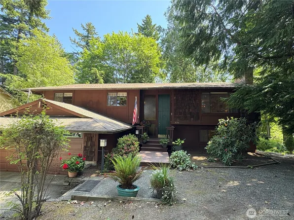 820 Cherry Avenue NE, Bainbridge Island, WA 98110