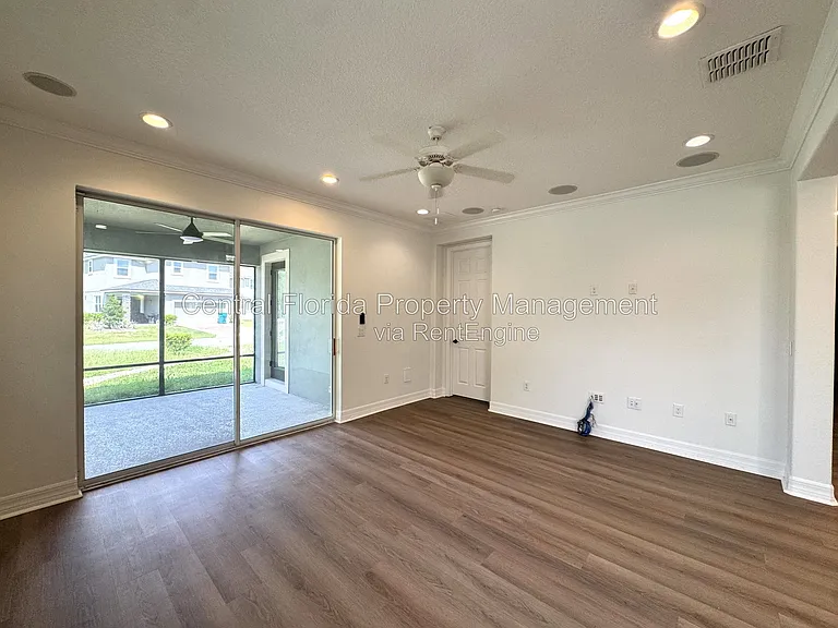 8998 Fullerwood Ave — Photo 9