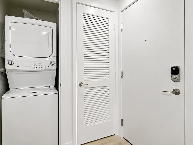 2550 NE 193rd St #201 — Photo 10