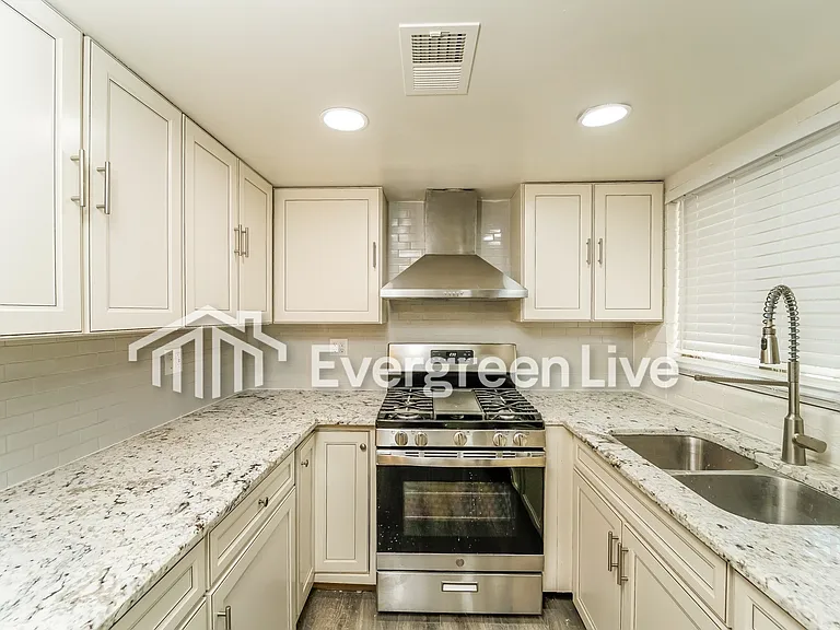 1902 E Hidalgo Vis — Photo 7