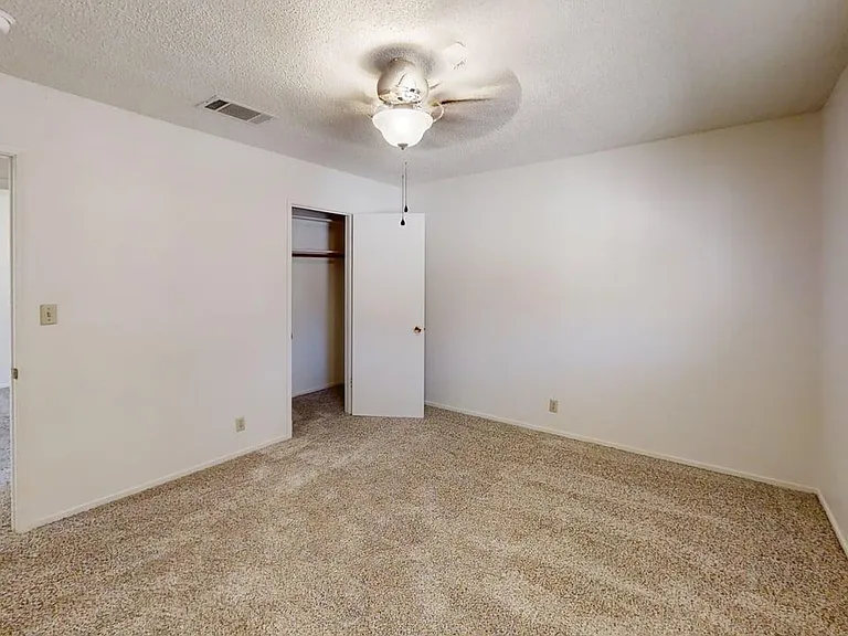 472 Roosevelt St — Photo 5