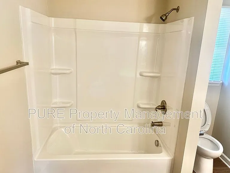 916 W 5th Ave #A — Photo 18