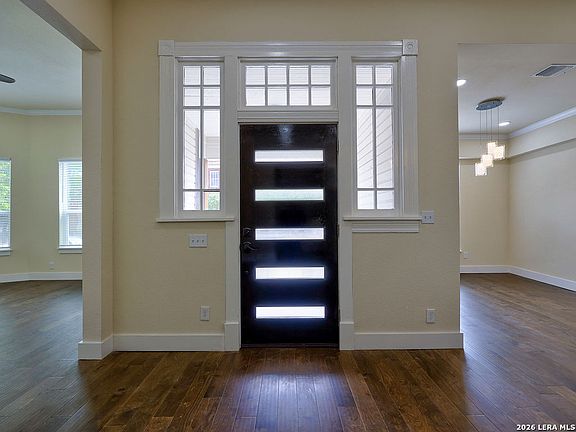 3rd image of 507 W MISTLETOE AVE