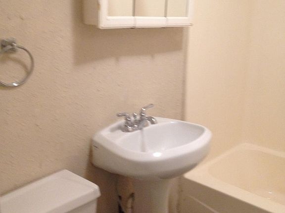 5th image of 4333 Roanoke Pkwy Floor 2