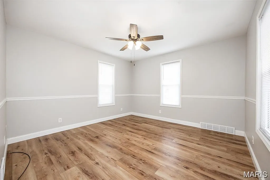 3 bed, 2.0 bath, 1912 sqft, $2,400 — Photo 3