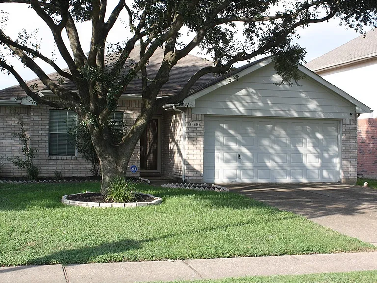 6630 Sutton Meadows Dr — Photo 2