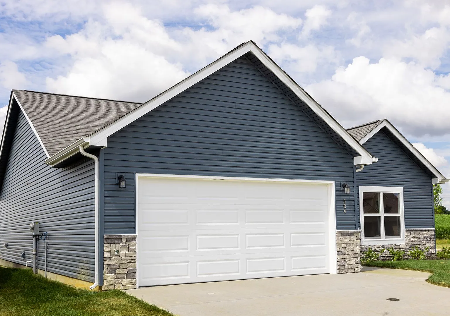 Contemporary Ranch-Style Home with Stainless Steel Appliances & Spacious Open Living — Photo 2