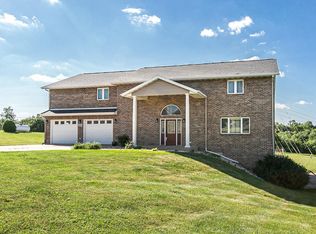 7655 Prairie View Ln, Dubuque, IA 52003