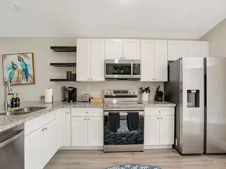 3260 Woodside Ave — Photo 17