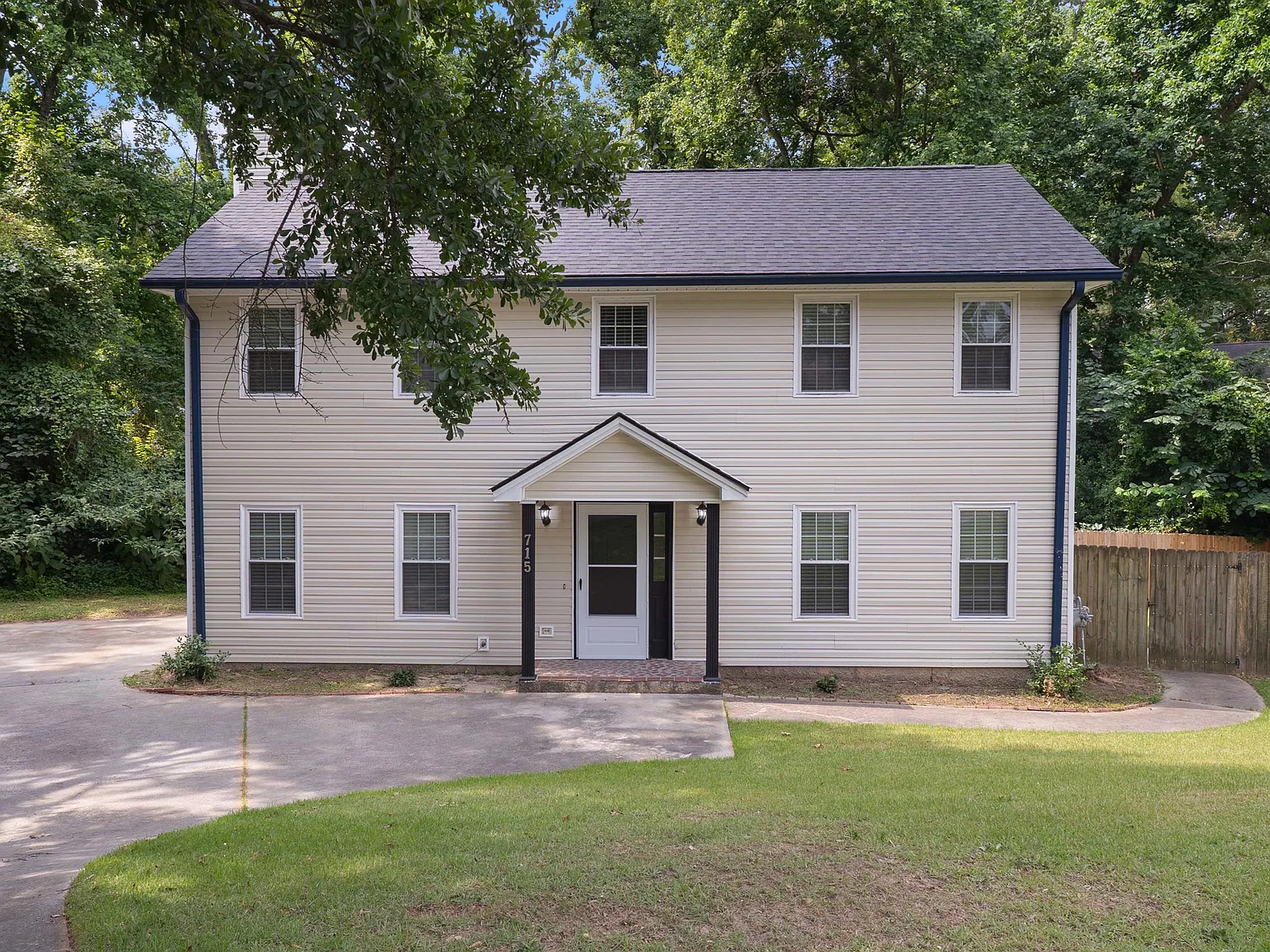 3 bed, 2.5 bath, 1824 sqft, $1,695 — Photo 2