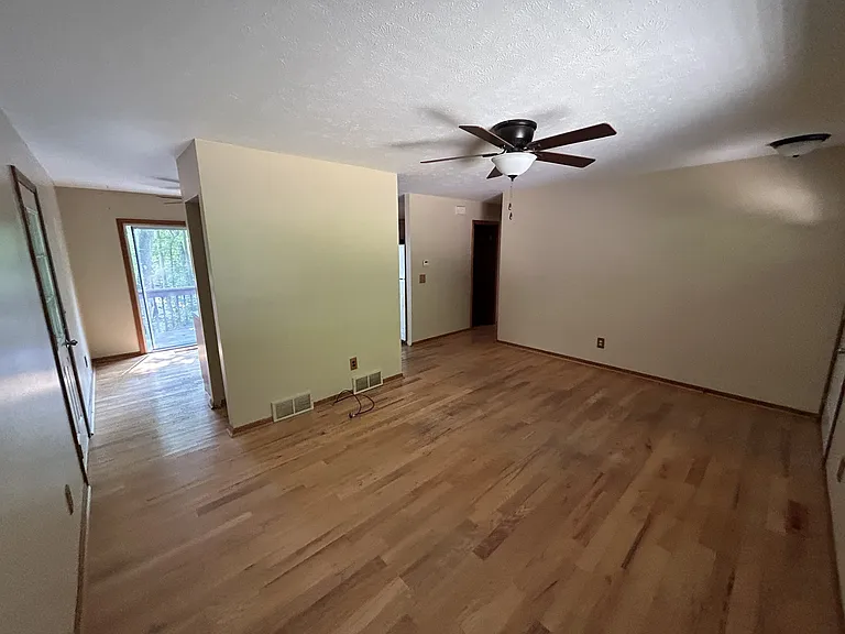 19161 White Pine Dr — Photo 3
