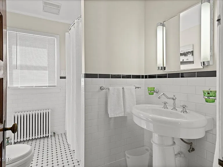 162 Lake Ave — Photo 22