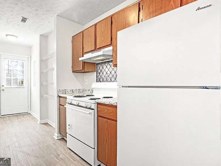 9211 Fairway Ct — Photo 2