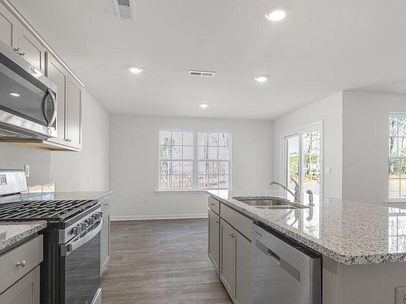 4th image of 433 Citron St