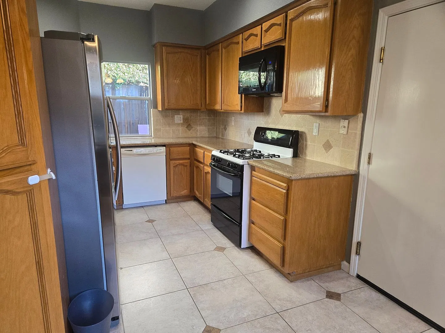 Broadstone - 3bdrm, 2 bath - Close to Shopping, Park & Schools! — Photo 3