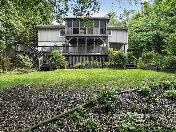 4th image of 1045 Skyview Dr