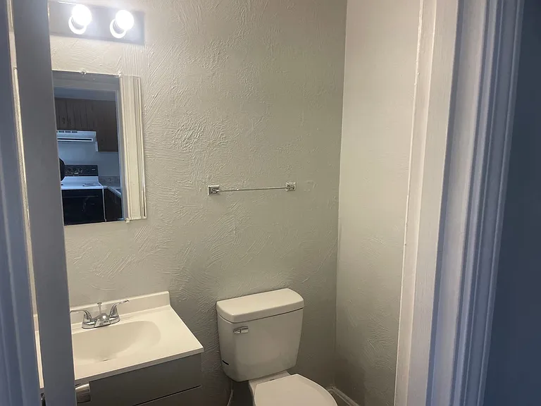 204 Michelle Ave — Photo 5