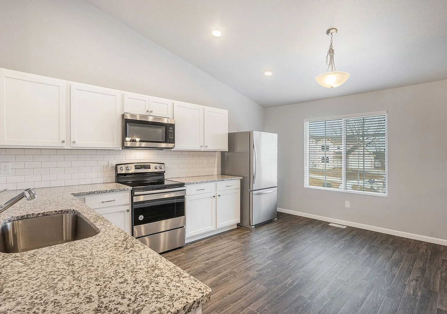 Move In Special: Get August & September Rent FREE! Move in by August 31st to receive FREE rent fo... — Photo 4