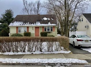 60 Perrin Ave, Pompton Lakes, NJ 07442