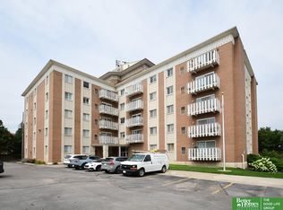 500 S 37th St APT 103, Omaha, NE 68105