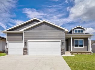 9459 Modena Ln, West Des Moines, IA 50266