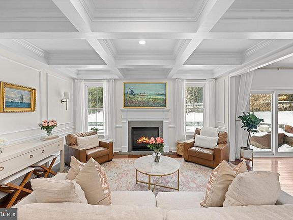 5th image of 814 Newtown Rd