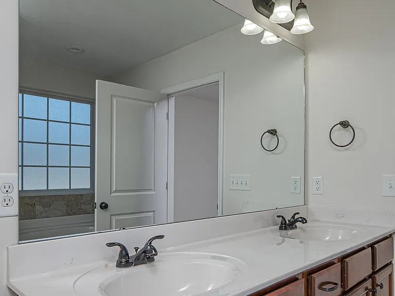 808 Jade Ln — Photo 30