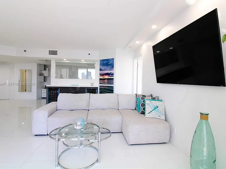 3600 Mystic Pointe Dr #1115 — Photo 9