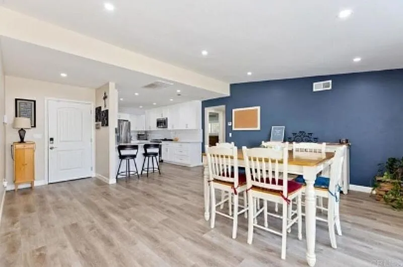 3 bed, 2.0 bath, 1800 sqft, $3,875 — Photo 4