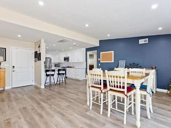 4th image of 1806 Wight Way #A