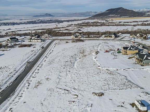 4th image of 658 N Cherry Ridge Ln