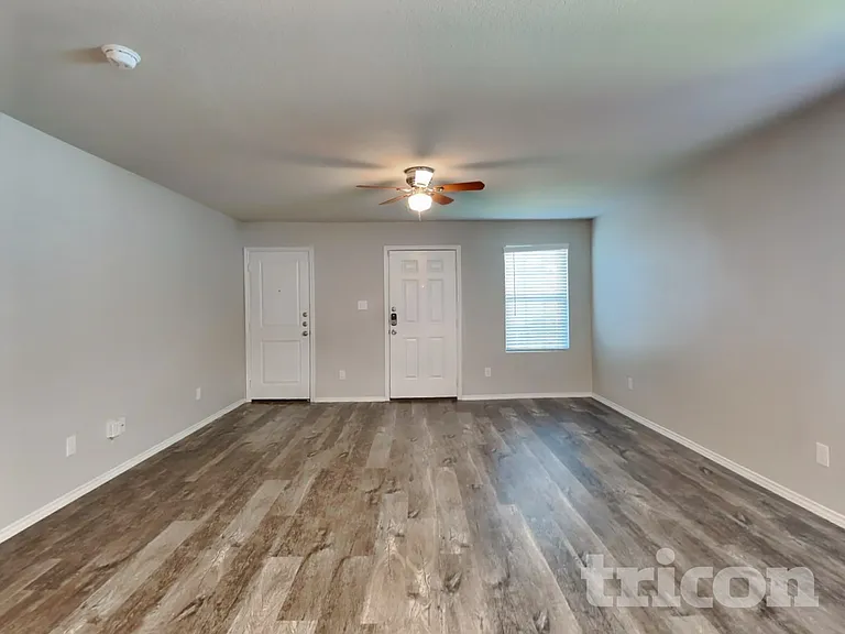 5306 Everett Loop — Photo 3