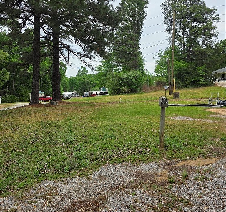 1st image of 3040 Oak Tree Dr