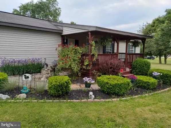 14 Mary St, Abbottstown, PA 17301